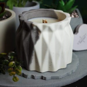 Świeca sojowa w betonie Bloom Flame