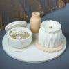 Zestaw dekoracji świeca Vanilla Flame: odcienie bieli i pomarańczowego
