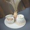 Zestaw dekoracji świeca Vanilla Flame: odcienie bieli i pomarańczowego